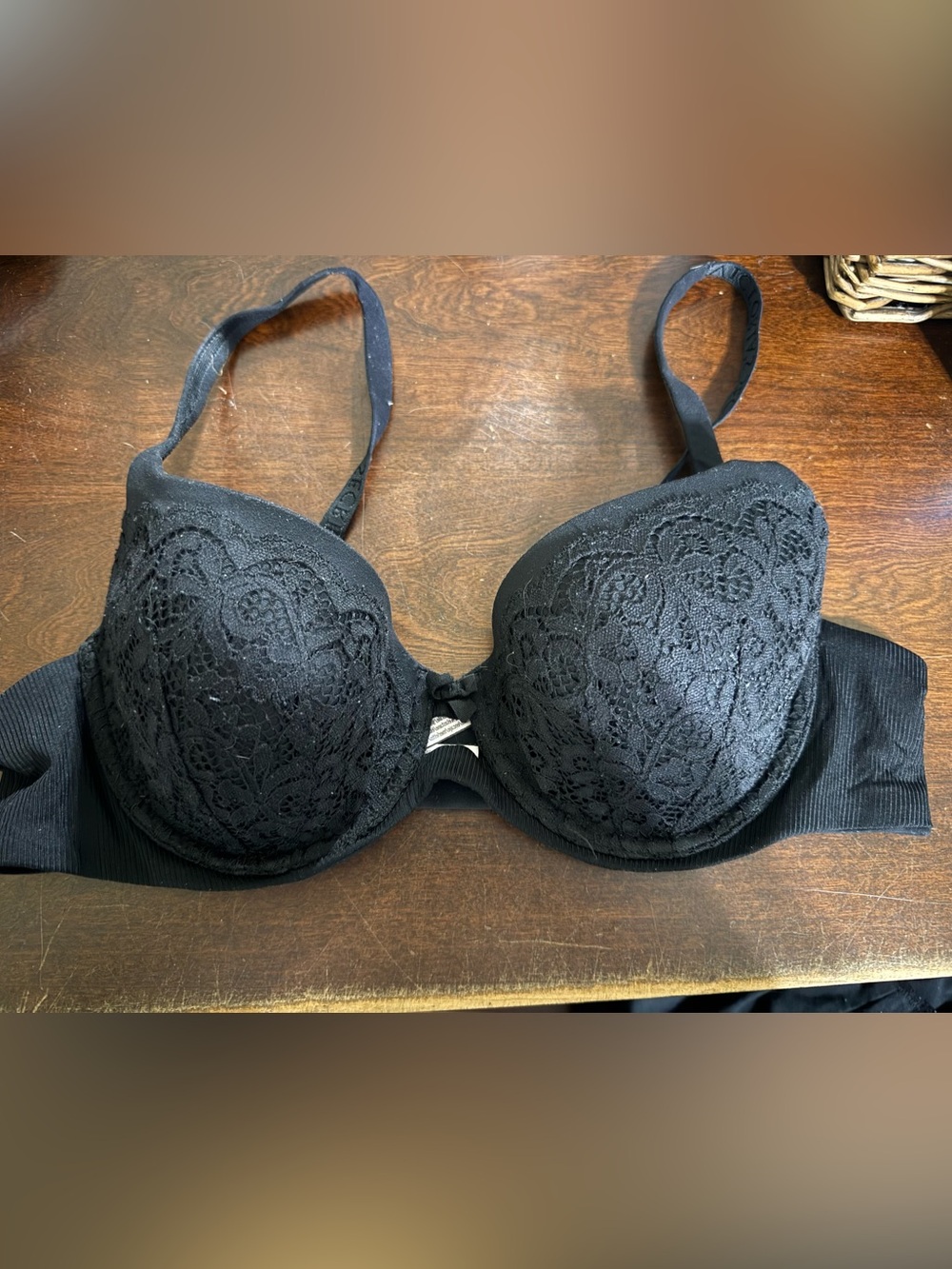 Victoria's Secret body by Victoria Black Lace Underwire Bra